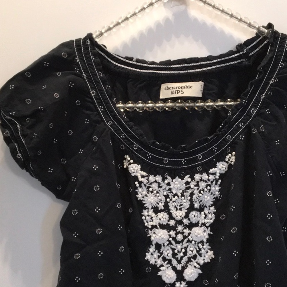 ABERCROMBIE KIDS VISCOSE Peasant SS Navy top 7/8 - Picture 3 of 8